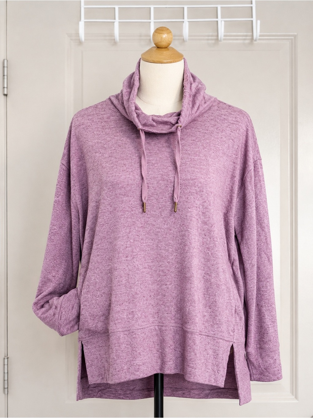 Title:
Women’s Mauve Cowl Neck Pullover Top Size Medium